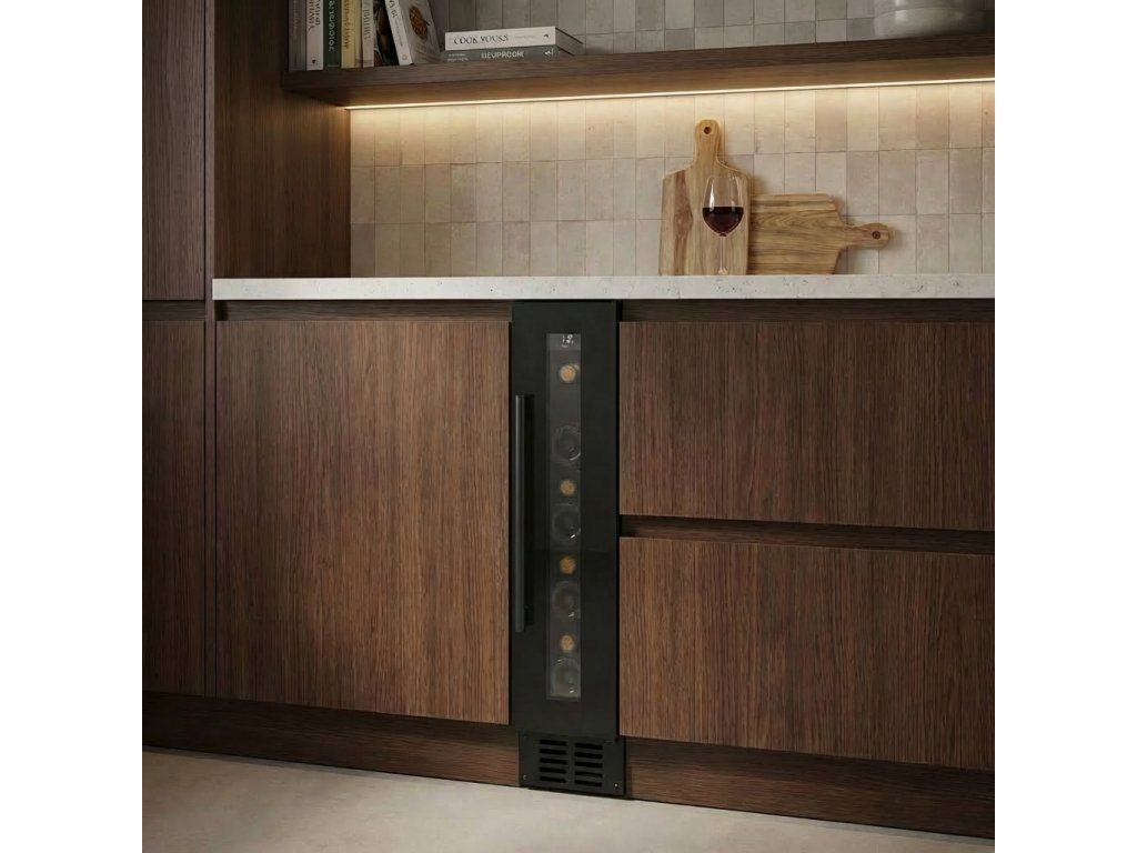 Interiér vinotéky MQuvee Wine Cave 700 15S